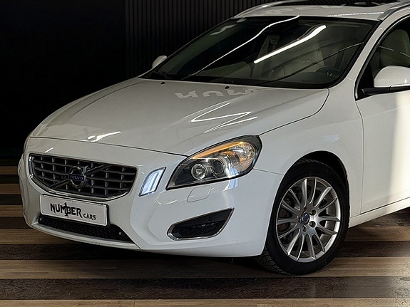 Volvo V60 2 of 26