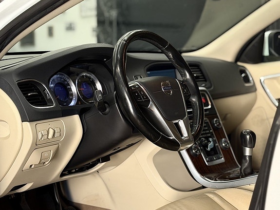 Volvo V60 12 of 26