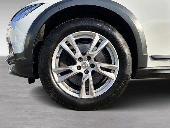 Volvo V90 Cross Country 8 of 19