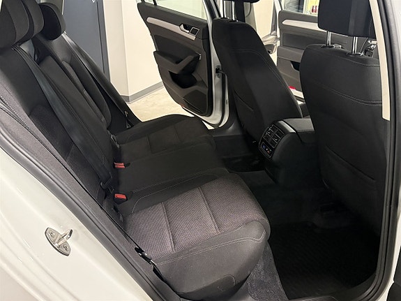 Volkswagen Passat 7 of 10