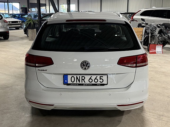 Volkswagen Passat 3 of 10