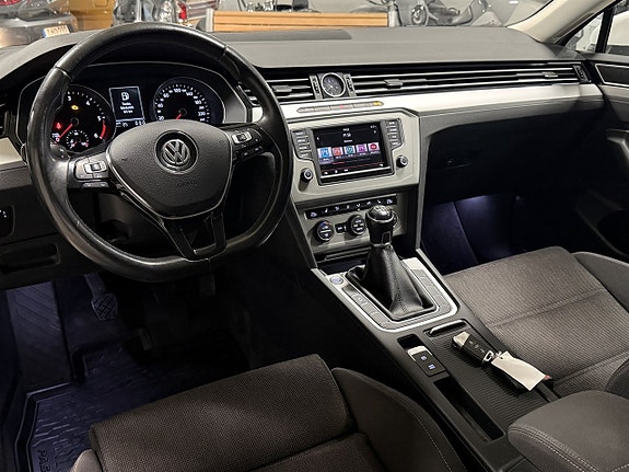 Volkswagen Passat 5 of 10