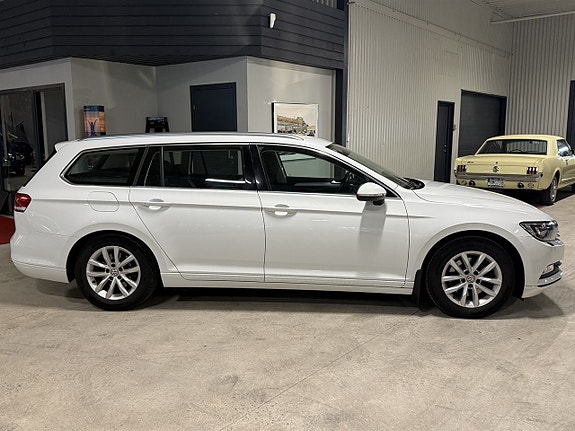 Volkswagen Passat 2 of 10