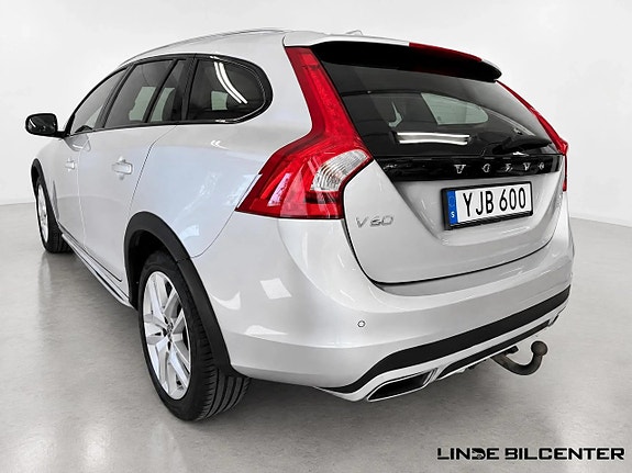 Volvo V60 Cross Country 3 of 9