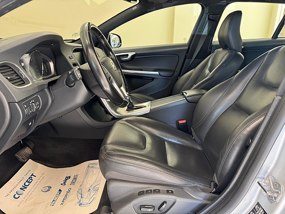 Volvo V60 Cross Country 6 of 11