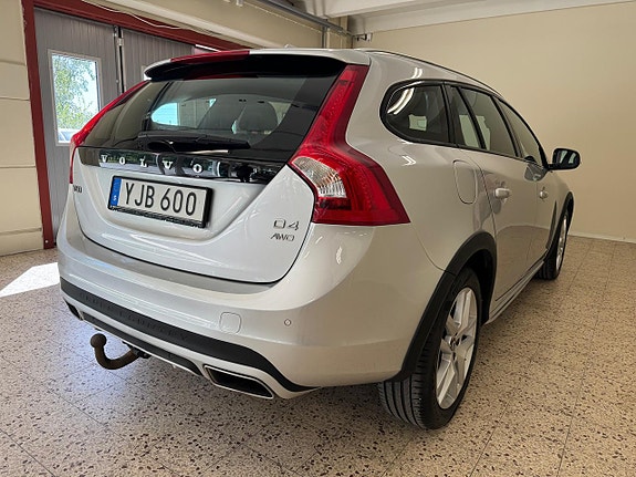 Volvo V60 Cross Country 4 of 11