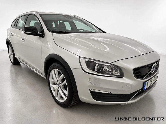 Volvo V60 Cross Country 2 of 9