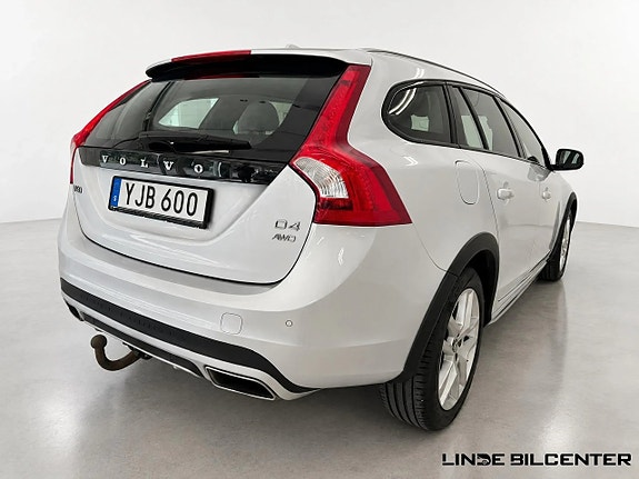Volvo V60 Cross Country 4 of 9