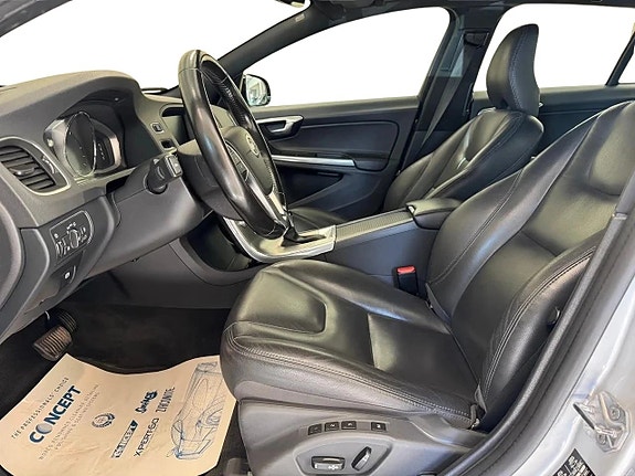 Volvo V60 Cross Country 6 of 9