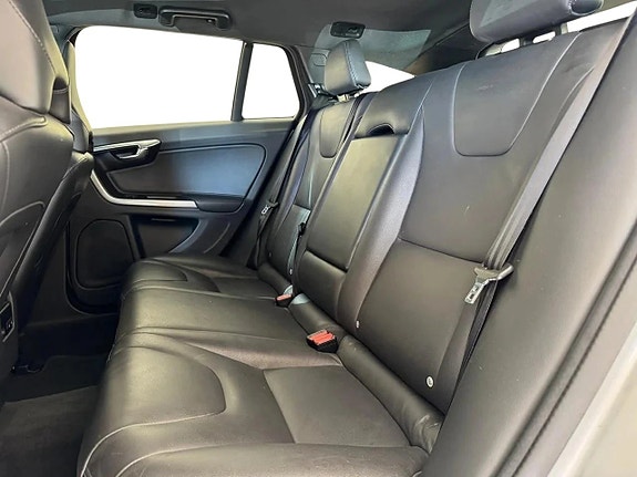 Volvo V60 Cross Country 8 of 9