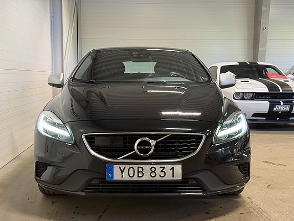 Volvo V40 2 of 16