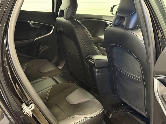 Volvo V40 11 of 16