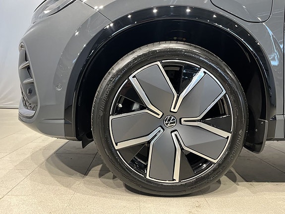 Volkswagen Tiguan 2 of 19
