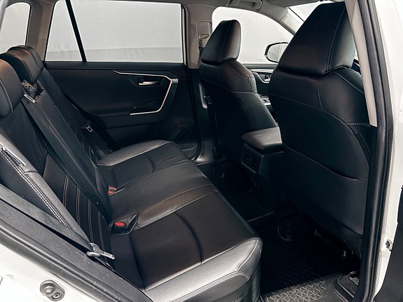 Toyota RAV4 18 of 27