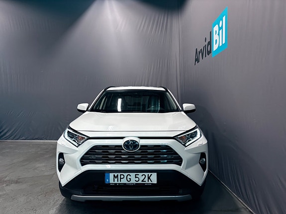 Toyota RAV4 2 of 27