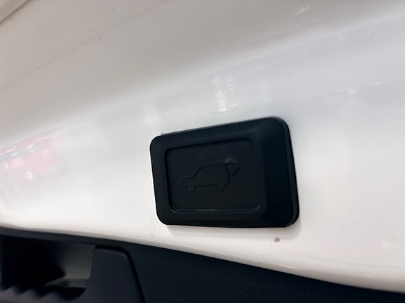 Toyota RAV4 8 of 27