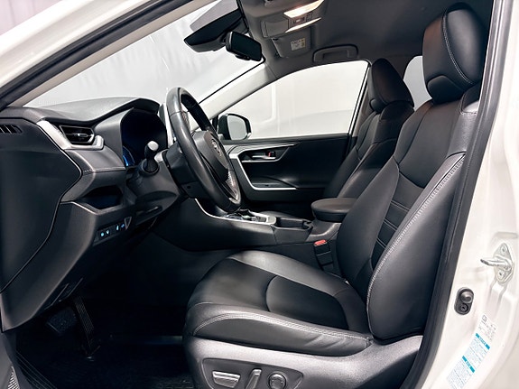 Toyota RAV4 10 of 27