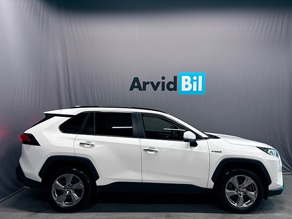 Toyota RAV4 3 of 27
