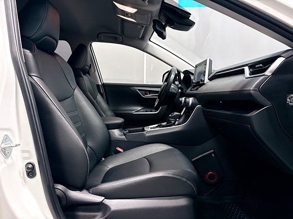 Toyota RAV4 17 of 27