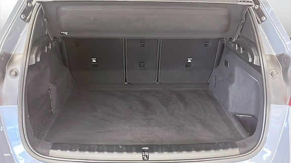 BMW iX1 10 of 13
