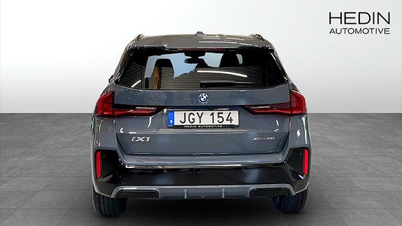 BMW iX1 7 of 13