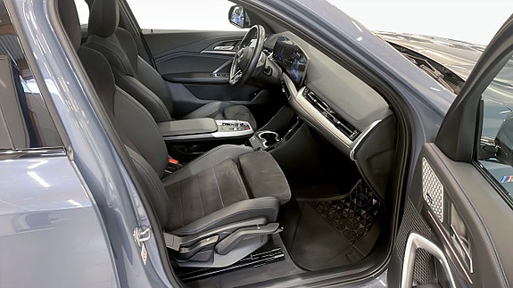 BMW iX1 3 of 13