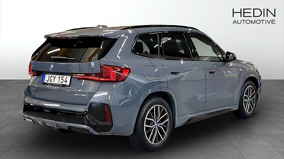 BMW iX1 2 of 13