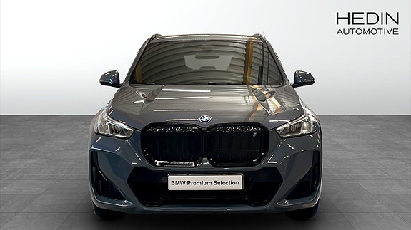 BMW iX1 8 of 13