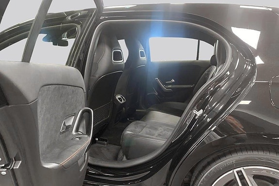 Mercedes-Benz A180 9 of 16
