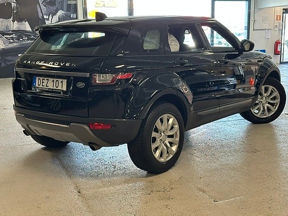 Land Rover Range Rover Evoque 9 of 12
