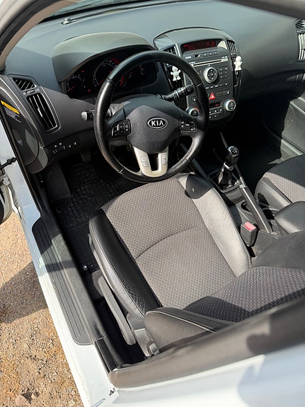 Kia Ceed 3 of 8