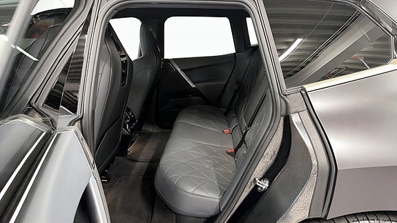BMW iX 5 of 16