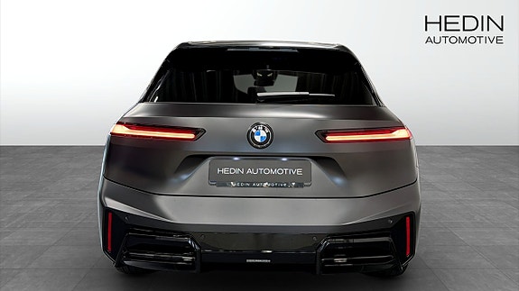 BMW iX 7 of 16