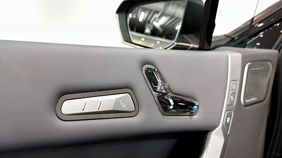 BMW iX 15 of 16