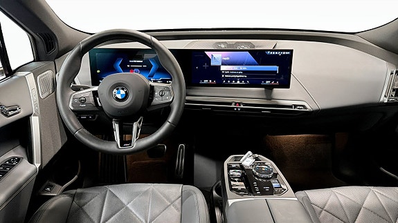 BMW iX 4 of 16