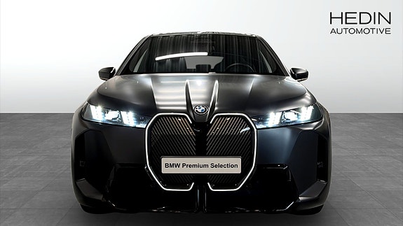 BMW iX 8 of 16