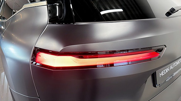BMW iX 12 of 16