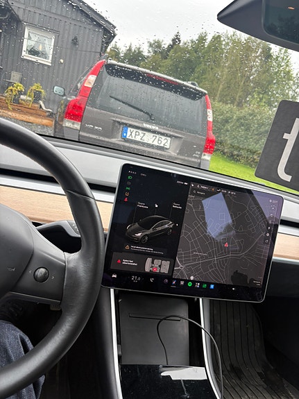 Tesla Model 3 3 of 4