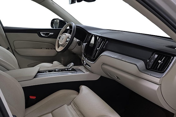Volvo XC60 13 of 30