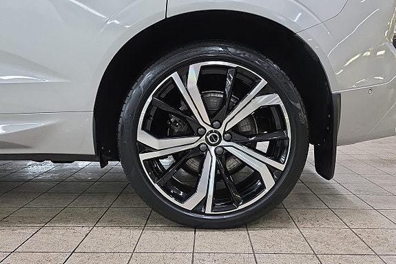 Volvo XC60 17 of 30
