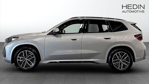 BMW iX1 6 of 14