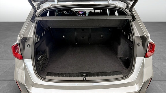 BMW iX1 10 of 14
