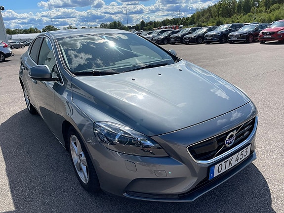 Volvo V40 2 of 5