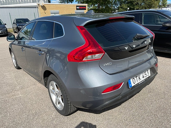 Volvo V40 4 of 5