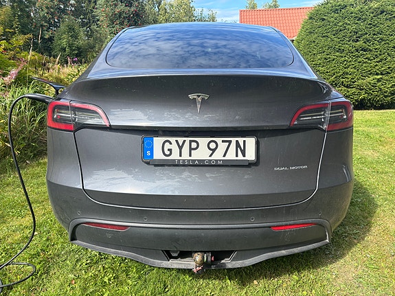 Tesla Model Y 3 of 8