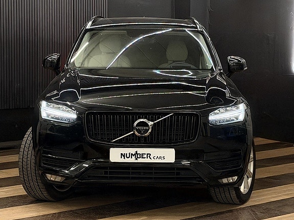 Volvo XC90 3 of 27