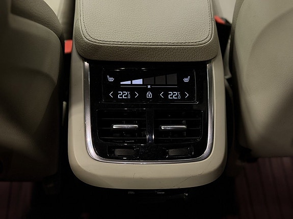 Volvo XC90 12 of 27