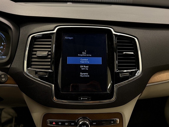 Volvo XC90 22 of 27