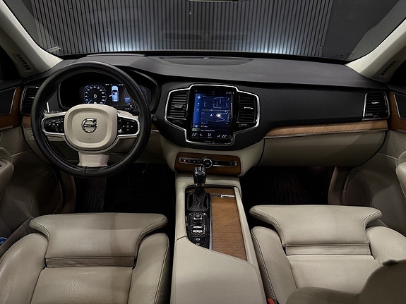 Volvo XC90 14 of 27