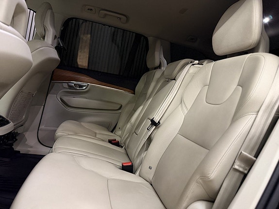 Volvo XC90 11 of 27